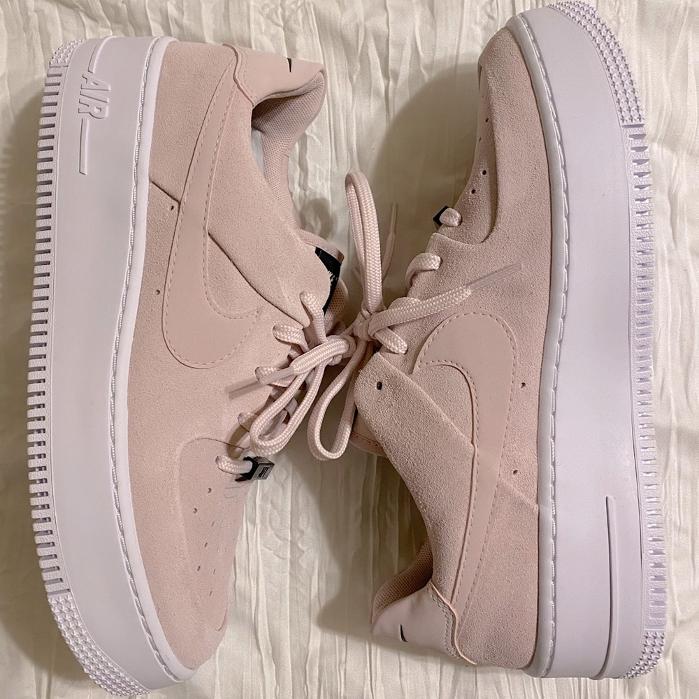 Nike Air Force 1 Sage Low Size 9,Barely Rose Color